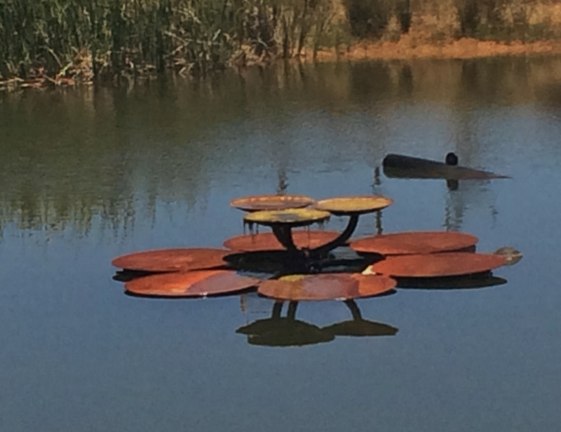 Sculpure_on_a_Lake.jpg